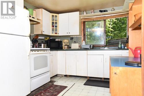 1701 P Line Rd, Hilton Beach, ON - Indoor Photo Showing Kitchen