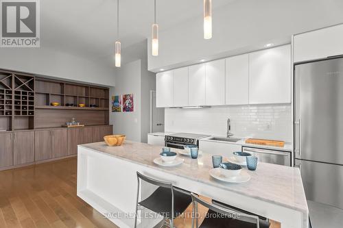 3505 - 8 Charlotte Street, Toronto (Waterfront Communities), ON - Indoor Photo Showing Kitchen With Upgraded Kitchen