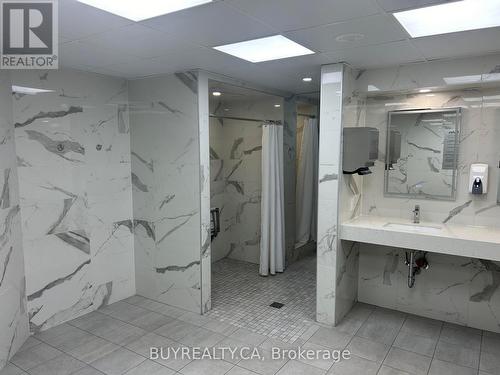 410 - 1131 Steeles Avenue W, Toronto (Westminster-Branson), ON - Indoor Photo Showing Bathroom