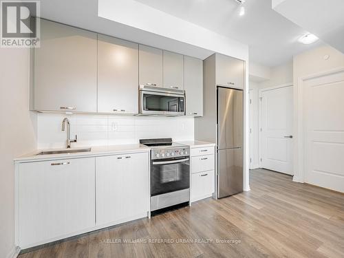 712 - 2301 Danforth Avenue, Toronto (East End-Danforth), ON - Indoor Photo Showing Kitchen