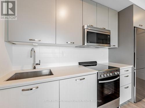 712 - 2301 Danforth Avenue, Toronto (East End-Danforth), ON - Indoor Photo Showing Kitchen