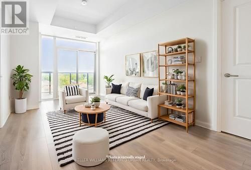 712 - 2301 Danforth Avenue, Toronto (East End-Danforth), ON - Indoor Photo Showing Living Room