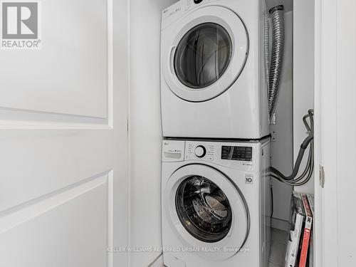 712 - 2301 Danforth Avenue, Toronto (East End-Danforth), ON - Indoor Photo Showing Laundry Room