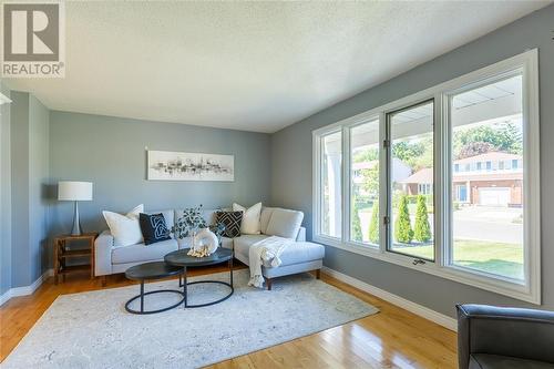 198 Twin Lakes Drive, Sarnia, ON - Indoor Photo Showing Living Room