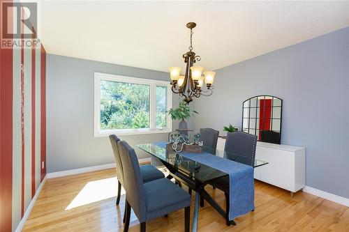 198 Twin Lakes Drive, Sarnia, ON - Indoor Photo Showing Dining Room