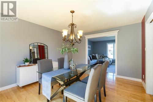 198 Twin Lakes Drive, Sarnia, ON - Indoor Photo Showing Dining Room