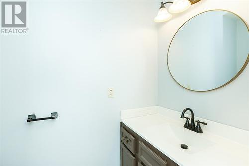 198 Twin Lakes Drive, Sarnia, ON - Indoor Photo Showing Bathroom