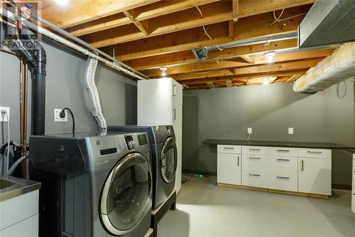 198 Twin Lakes Drive, Sarnia, ON - Indoor Photo Showing Laundry Room