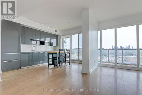 301 - 117 Mcmahon Drive, Toronto (Bayview Village), ON - Indoor Photo Showing Kitchen