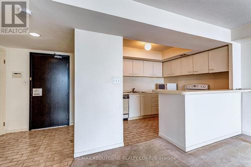 #3216 - 25 The Esplanade, Toronto (Waterfront Communities), ON - Indoor Photo Showing Kitchen