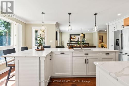 35 Daniel Court, Markham (Markham Village), ON - Indoor Photo Showing Kitchen With Upgraded Kitchen