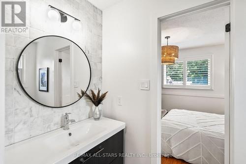 35 Daniel Court, Markham (Markham Village), ON - Indoor Photo Showing Laundry Room