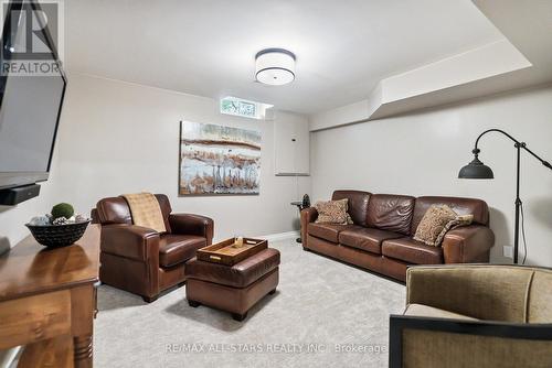 35 Daniel Court, Markham (Markham Village), ON - Indoor Photo Showing Living Room