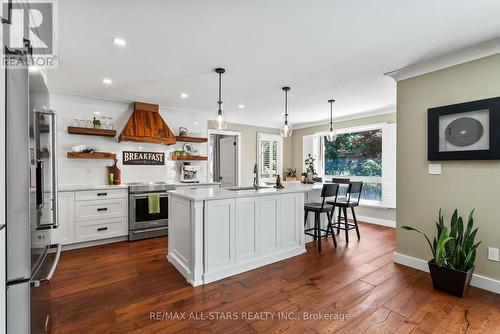 35 Daniel Court, Markham (Markham Village), ON - Indoor Photo Showing Kitchen With Upgraded Kitchen