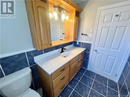 1079 Winton, Bathurst, NB - Indoor Photo Showing Bathroom