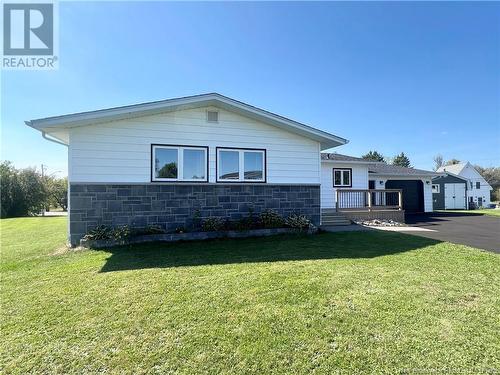 1079 Winton, Bathurst, NB - Outdoor