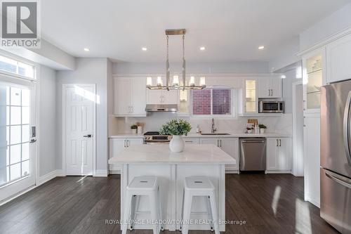 7129 Gillespie Lane, Mississauga, ON - Indoor Photo Showing Kitchen With Stainless Steel Kitchen With Upgraded Kitchen