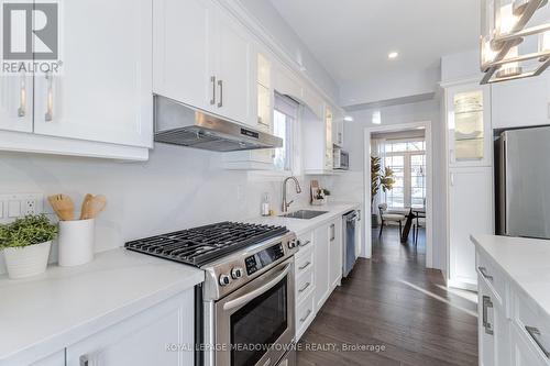 7129 Gillespie Lane, Mississauga, ON - Indoor Photo Showing Kitchen With Stainless Steel Kitchen With Upgraded Kitchen