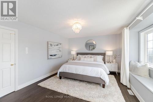 7129 Gillespie Lane, Mississauga, ON - Indoor Photo Showing Bedroom