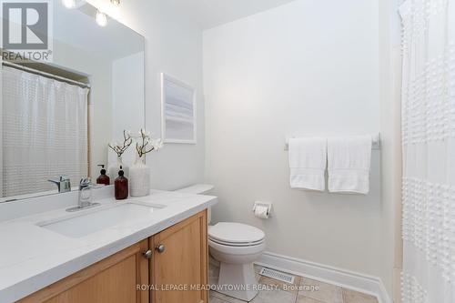 7129 Gillespie Lane, Mississauga, ON - Indoor Photo Showing Bathroom