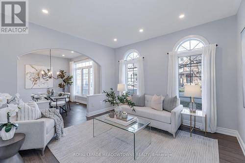 7129 Gillespie Lane, Mississauga, ON - Indoor Photo Showing Living Room