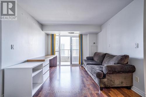 3101 - 310 Burnhamthorpe Road, Mississauga (City Centre), ON - Indoor Photo Showing Living Room