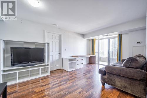 3101 - 310 Burnhamthorpe Road, Mississauga (City Centre), ON - Indoor Photo Showing Living Room