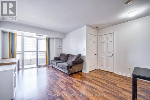 3101 - 310 Burnhamthorpe Road, Mississauga (City Centre), ON - Indoor Photo Showing Living Room