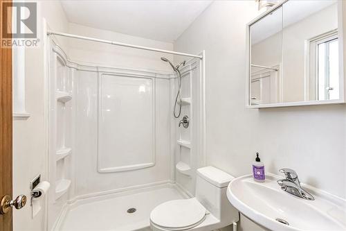 12 Baker Street, Sudbury, ON - Indoor Photo Showing Bathroom