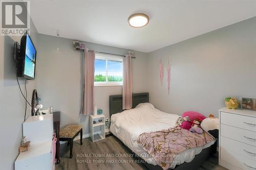 212 Mcguire Beach Road, Kawartha Lakes (Kirkfield), ON - Indoor Photo Showing Bedroom