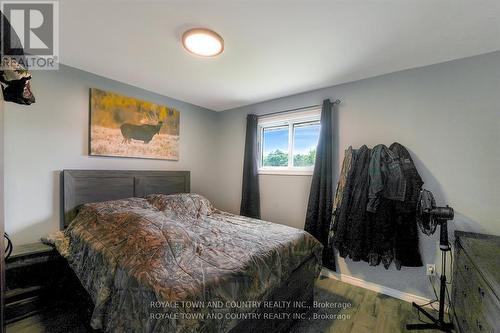 212 Mcguire Beach Road, Kawartha Lakes (Kirkfield), ON - Indoor Photo Showing Bedroom