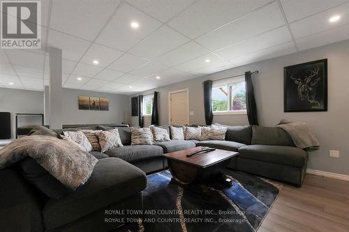 212 Mcguire Beach Road, Kawartha Lakes (Kirkfield), ON - Indoor Photo Showing Living Room