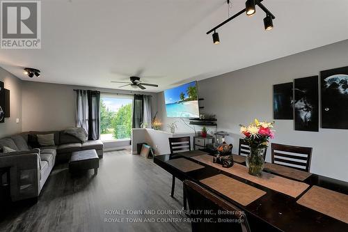 212 Mcguire Beach Road, Kawartha Lakes (Kirkfield), ON - Indoor Photo Showing Living Room