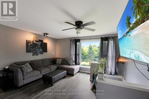 212 Mcguire Beach Road, Kawartha Lakes (Kirkfield), ON - Indoor Photo Showing Living Room