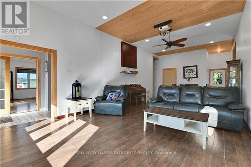 1 Mechanic Street E, North Glengarry, ON - Indoor Photo Showing Living Room