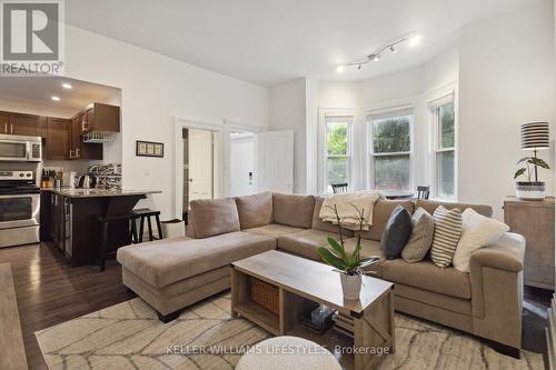 64 Duchess Avenue, London, ON - Indoor Photo Showing Living Room