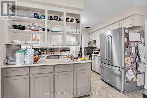 403 Lawson Road, London, ON - Indoor Photo Showing Kitchen