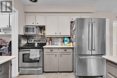 403 Lawson Road, London, ON - Indoor Photo Showing Kitchen