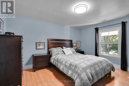 403 Lawson Road, London, ON - Indoor Photo Showing Bedroom