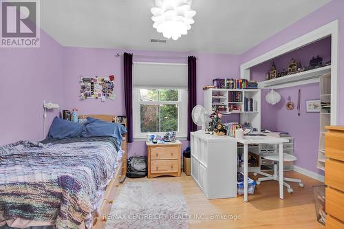 403 Lawson Road, London, ON - Indoor Photo Showing Bedroom