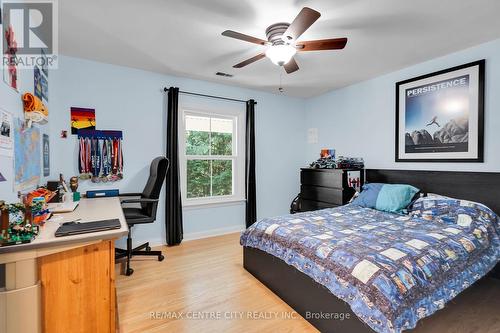 403 Lawson Road, London, ON - Indoor Photo Showing Bedroom