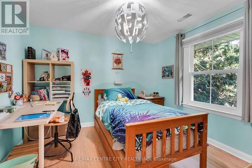 403 Lawson Road, London, ON - Indoor Photo Showing Bedroom