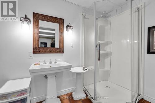 403 Lawson Road, London, ON - Indoor Photo Showing Bathroom