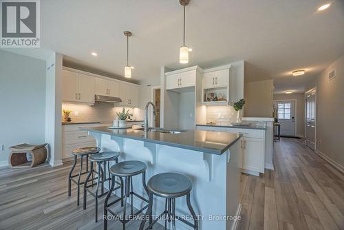 56 Silverleaf Path, St. Thomas, ON - Indoor Photo Showing Kitchen With Upgraded Kitchen