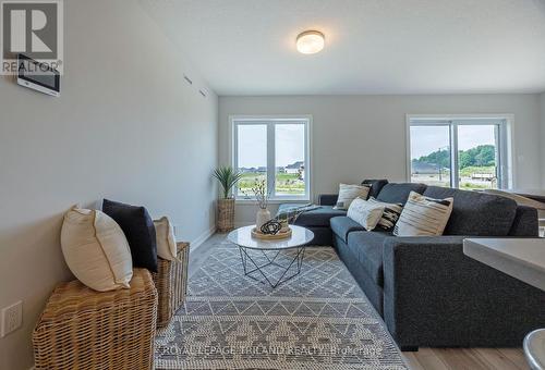 56 Silverleaf Path, St. Thomas, ON - Indoor Photo Showing Living Room