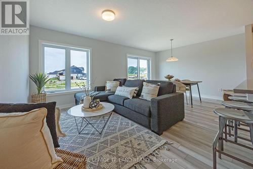 56 Silverleaf Path, St. Thomas, ON - Indoor Photo Showing Living Room