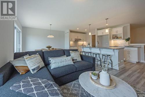 56 Silverleaf Path, St. Thomas, ON - Indoor Photo Showing Living Room