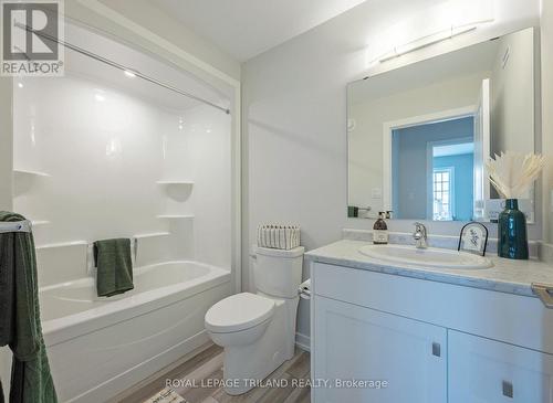 56 Silverleaf Path, St. Thomas, ON - Indoor Photo Showing Bathroom