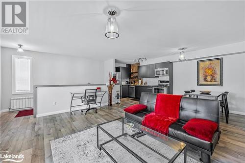 214 Mississaga Street W, Orillia, ON - Indoor Photo Showing Living Room