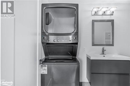 214 Mississaga Street W, Orillia, ON - Indoor Photo Showing Laundry Room